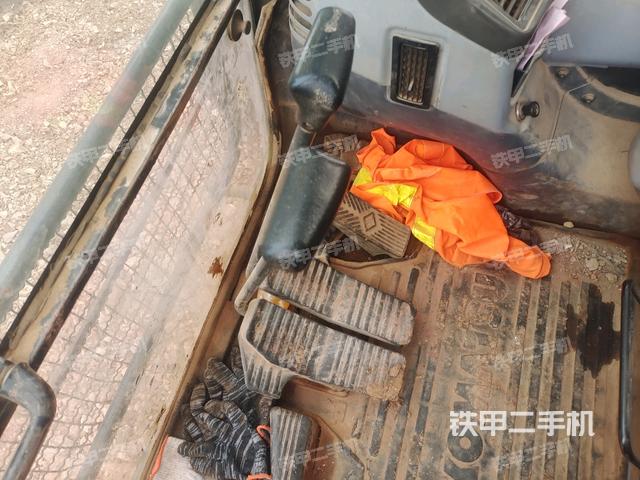 左后方玻璃角標(biāo)（駕駛室部分）