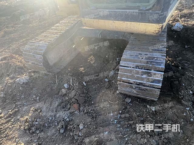 單側(cè)履帶整體(整機(jī)外觀) 單側(cè)履帶整體(整機(jī)外觀)