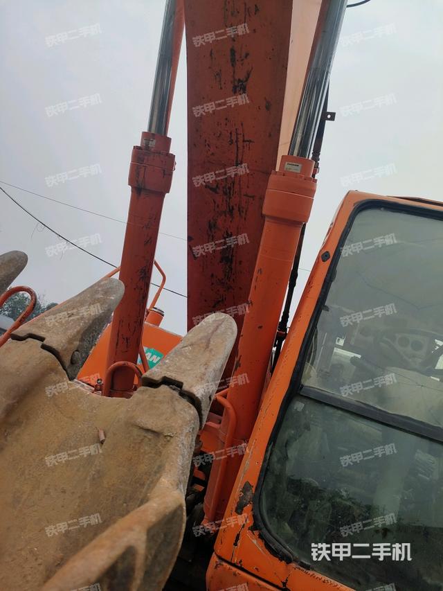 大臂油缸整體?豎拍（工作和回轉(zhuǎn)裝置）