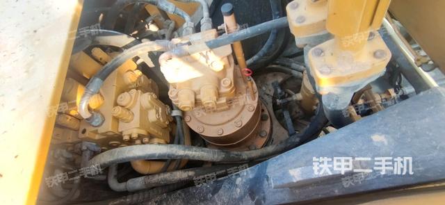 回轉(zhuǎn)馬達(dá)和主控閥（整機(jī)外觀）