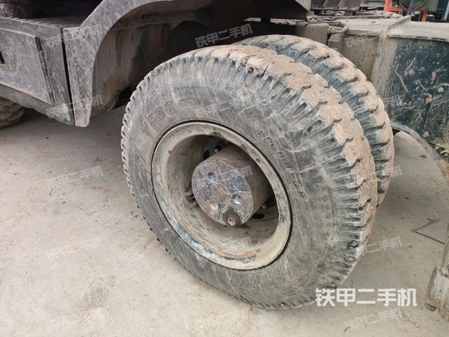 右驅(qū)動輪（行走機構）