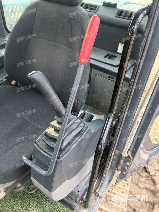 座椅右側(cè)控制臺/鑰匙門/油門/含右手柄（駕駛室部分）