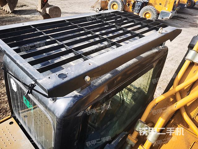 駕駛室頂部(整機外觀) 駕駛室頂部(整機外觀)