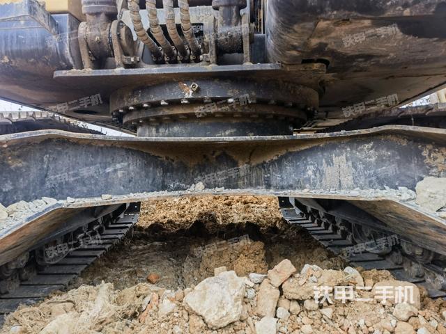 轉(zhuǎn)盤(pán)和下車(chē)架正前（工作和回轉(zhuǎn)裝置）