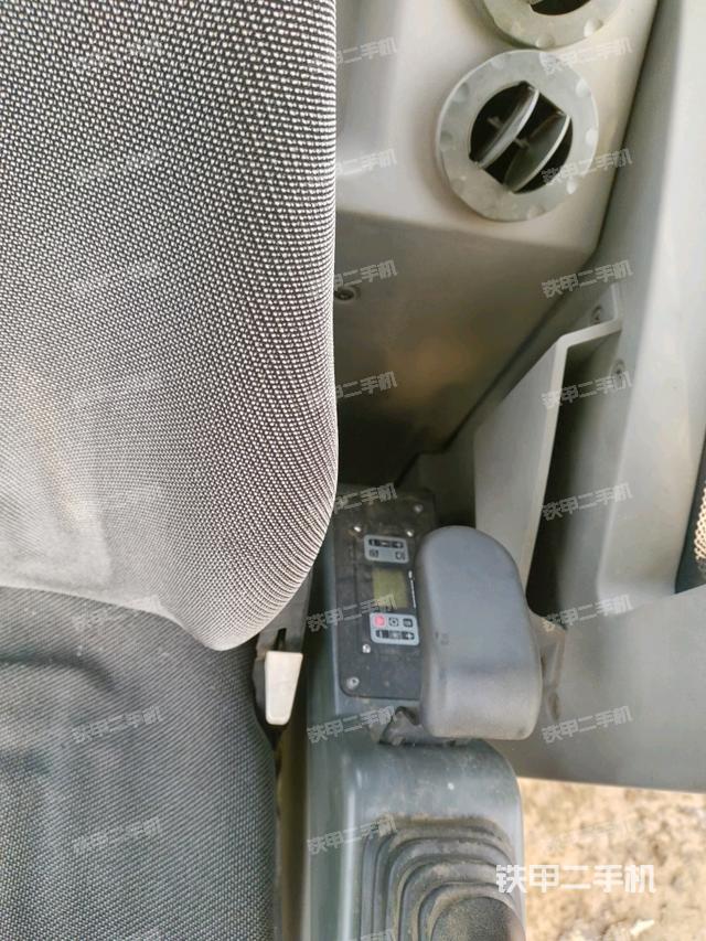 座椅左側(cè)控制臺/音響/含左手柄（駕駛室部分）