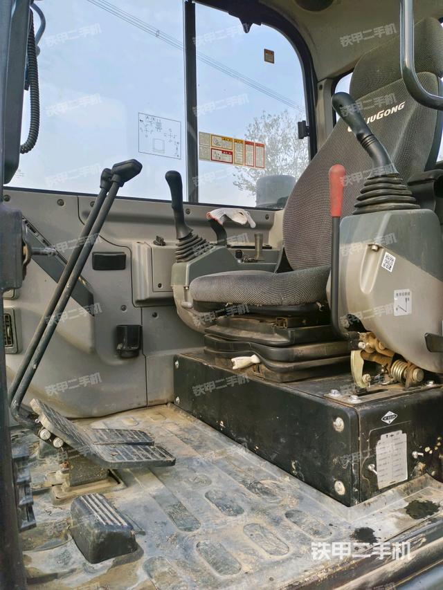 ?駕駛室正側(cè)（駕駛室部分）