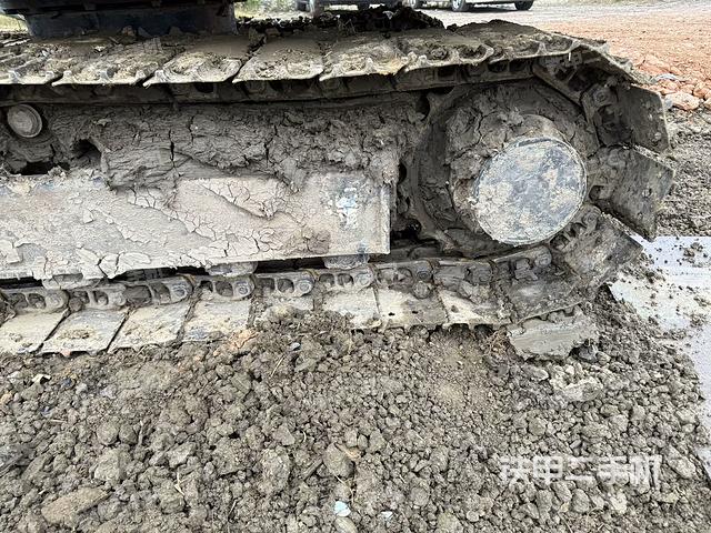 左驅(qū)動輪（行走機(jī)構(gòu)）