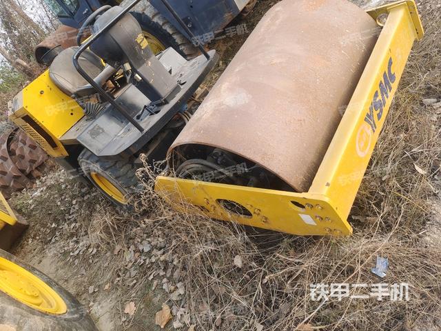 右前45°（壓路機整機外觀）