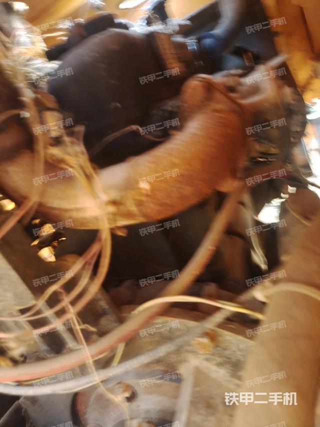 駕駛室頂蓬內(nèi)（壓路機駕駛室）