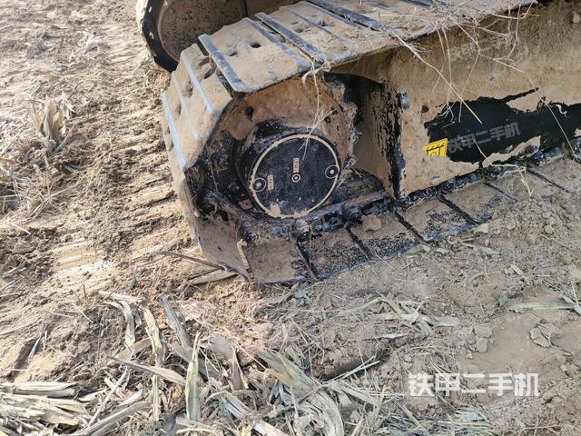 右驅(qū)動輪（行走機構(gòu)）