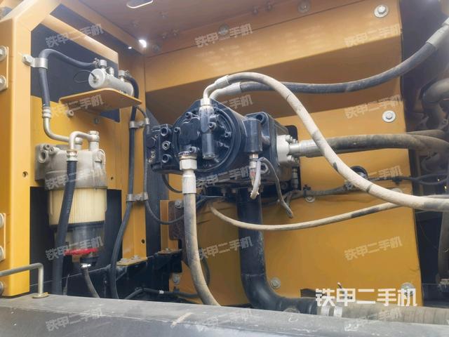 液壓泵艙室正面整體（整機(jī)外觀）