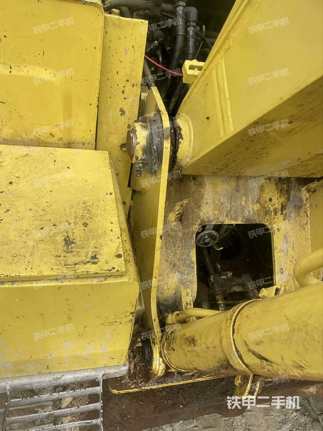 轉(zhuǎn)盤和下車架正前（工作和回轉(zhuǎn)裝置）