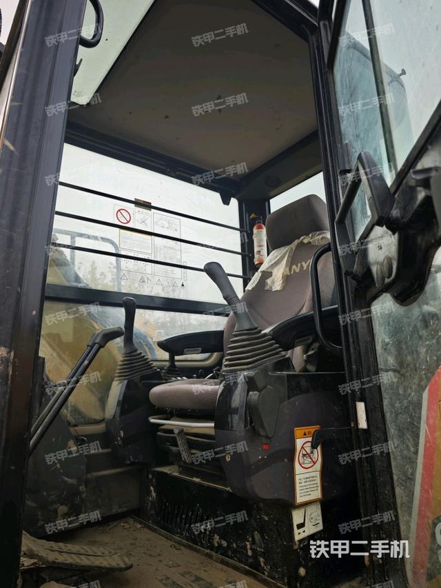 駕駛室整體（整機(jī)外觀）