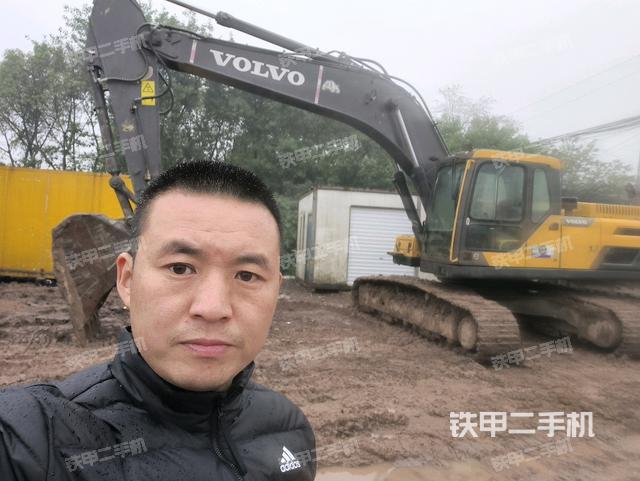 沃尔沃EC250D挖掘机的设备实拍-第1张实拍照片