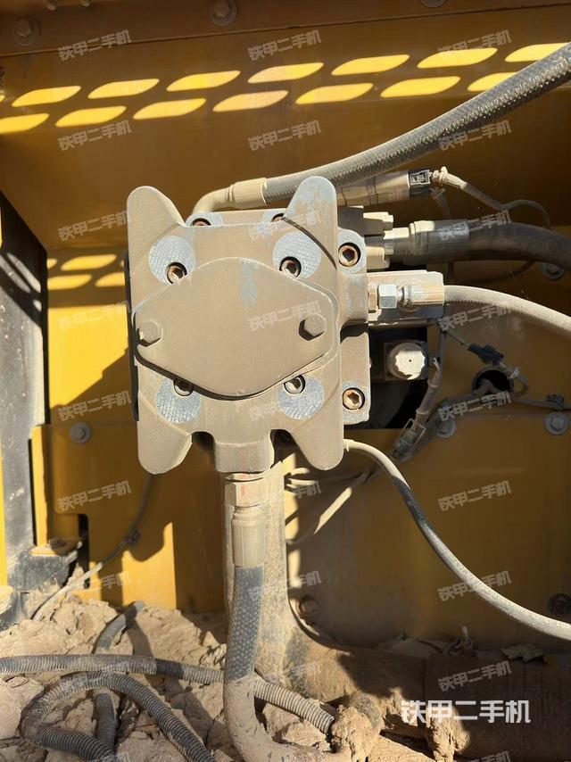 液壓泵艙室正面整體（整機(jī)外觀）