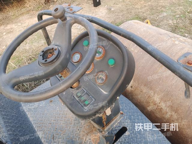 后玻璃角標(biāo)（壓路機(jī)駕駛室）