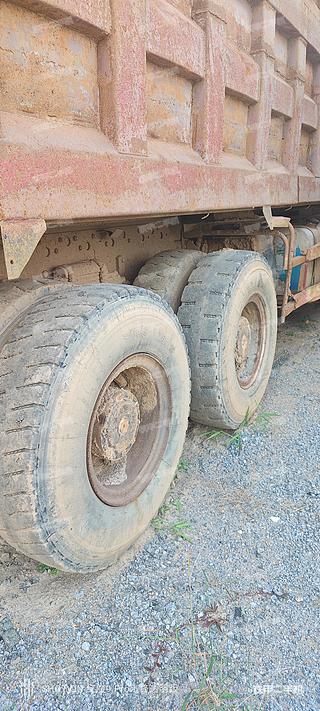 一汽解放8X4工程自卸車