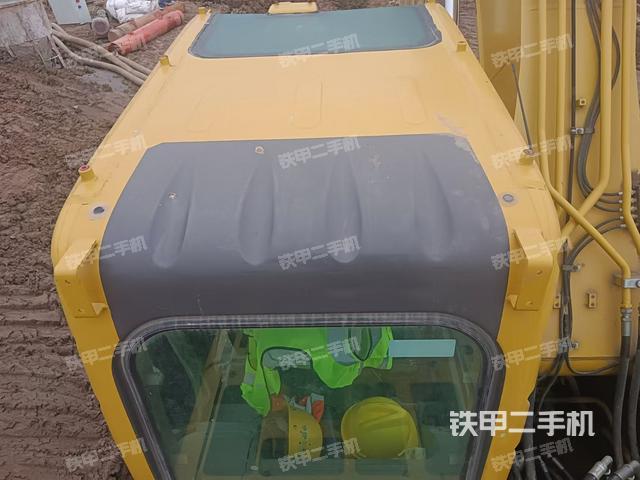 駕駛室頂部（整機外觀）