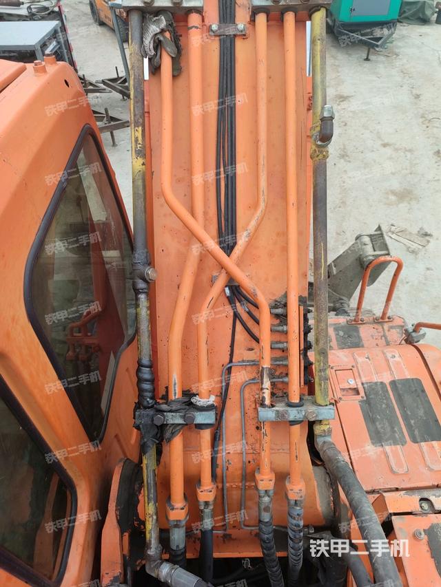 大臂背部俯視（工作和回轉(zhuǎn)裝置）