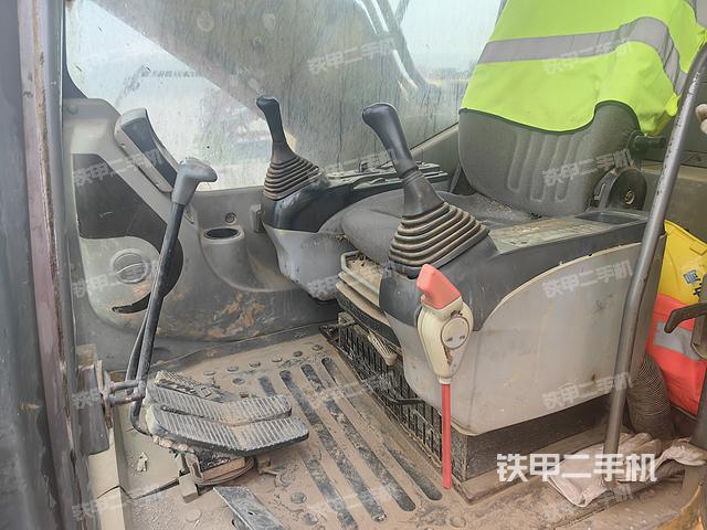 駕駛室整體（整機外觀）