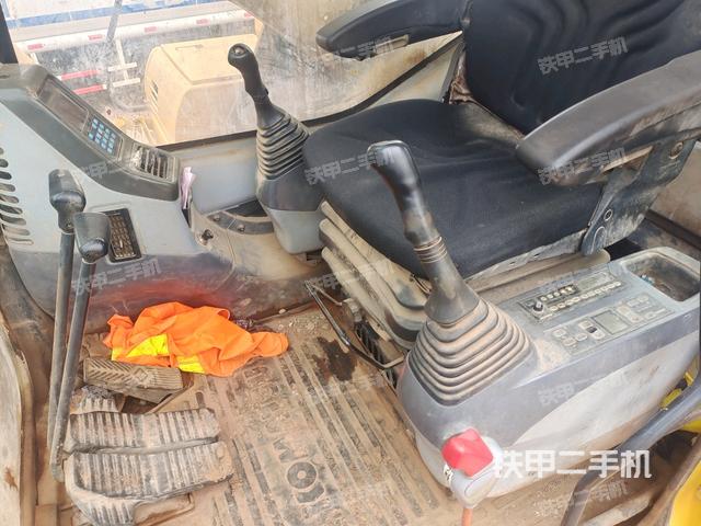 駕駛室正側(cè)（駕駛室部分）