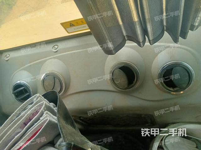 座椅右側(cè)控制臺(tái)/鑰匙門/油門/含右手柄(駕駛室部分) 座椅右側(cè)控制臺(tái)/鑰匙門/油門/含右手柄(駕駛室部分)