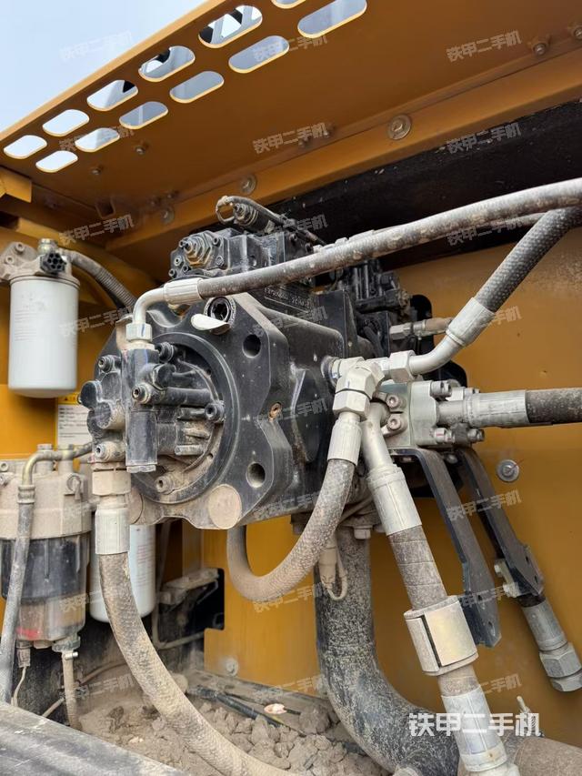 液壓泵艙室正面整體(整機(jī)外觀(guān)) 液壓泵艙室正面整體(整機(jī)外觀(guān))