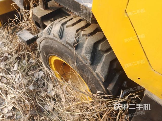 前輪左側(cè)減震塊連接及部件（壓路機前后車架）