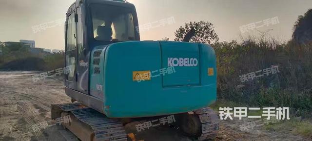 駕駛室頂部（整機(jī)外觀）