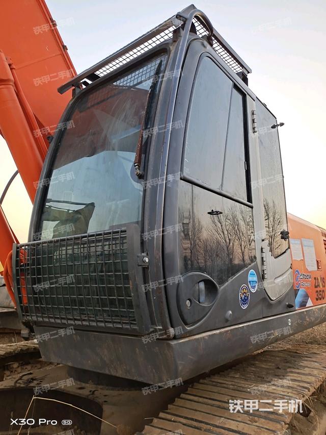 駕駛室整體(整機(jī)外觀) 駕駛室整體(整機(jī)外觀)