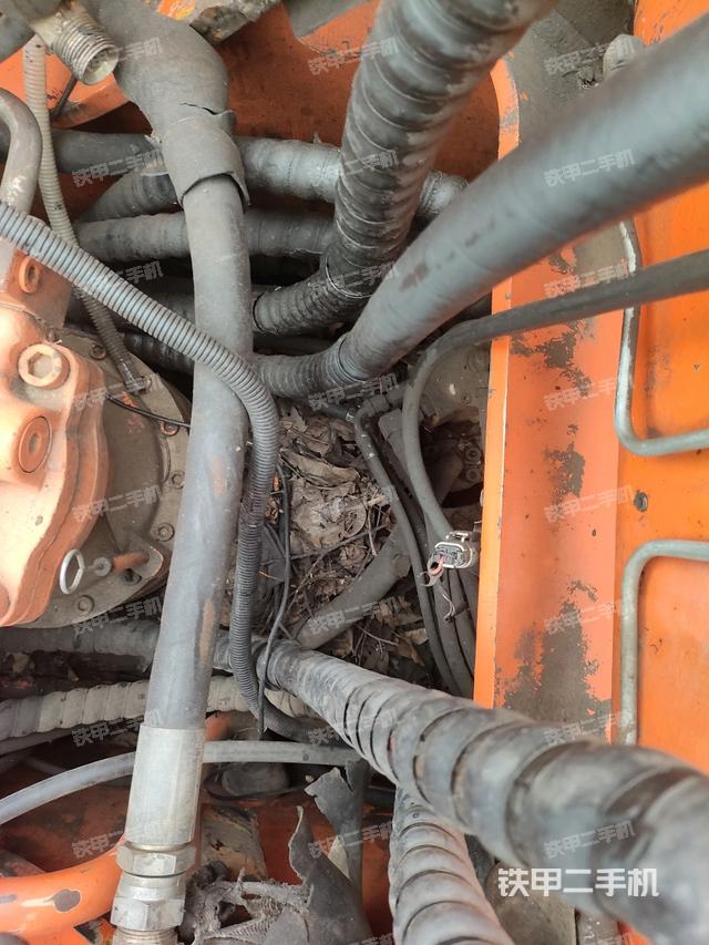 中央回轉(zhuǎn)接頭特寫（上車部件）