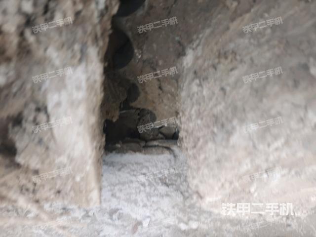 左驅(qū)動輪（行走機構(gòu)）