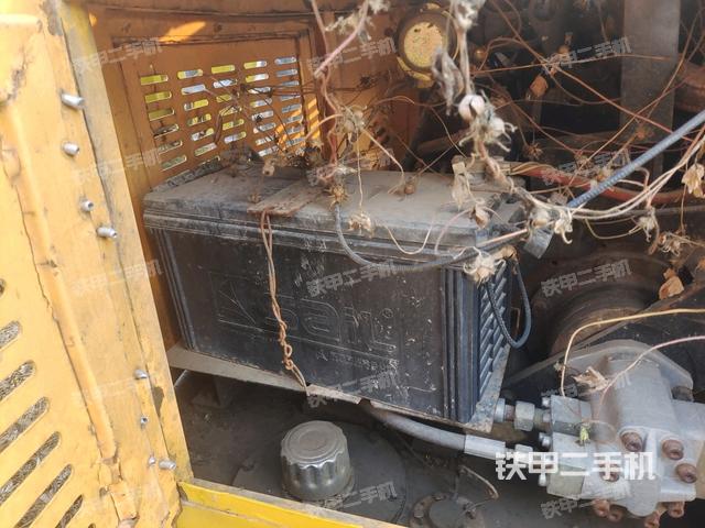 駕駛室內(nèi)座椅、儀表操作手柄全景（壓路機駕駛室）