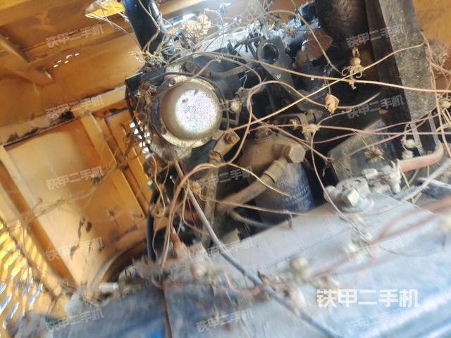 右側(cè)正面照（壓路機駕駛室）