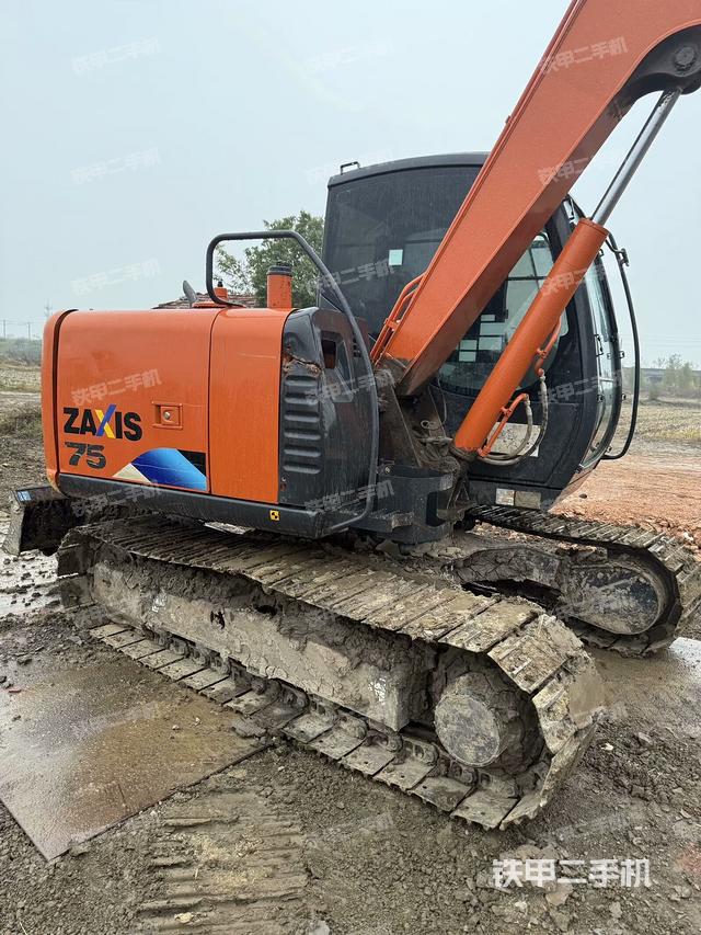 轉(zhuǎn)盤和下車架正前（工作和回轉(zhuǎn)裝置）