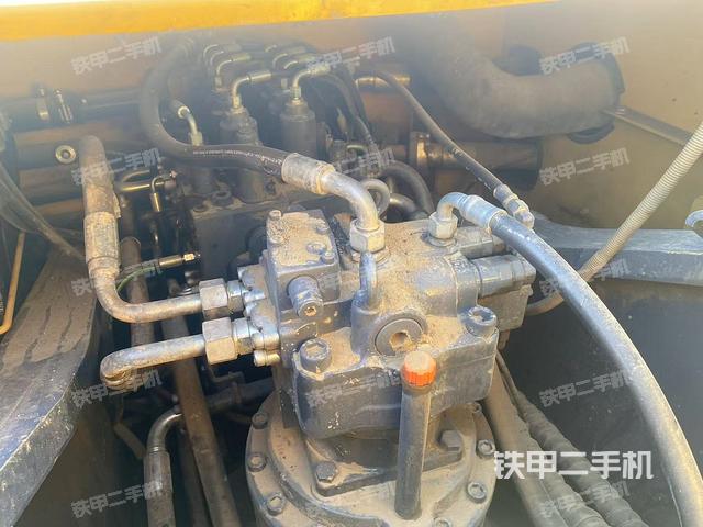 回轉(zhuǎn)馬達(dá)和主控閥（整機(jī)外觀）