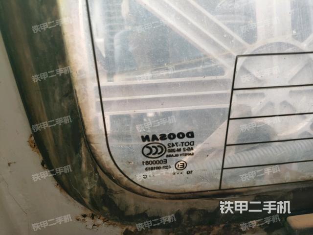 后窗玻璃角標（駕駛室部分）