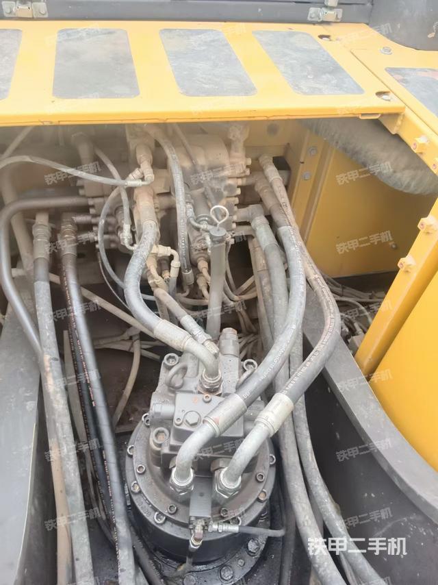 回轉馬達和主控閥（整機外觀）