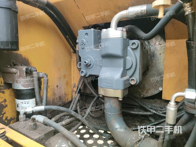 液壓泵斜45?右(大件艙室) 液壓泵斜45?右(大件艙室)