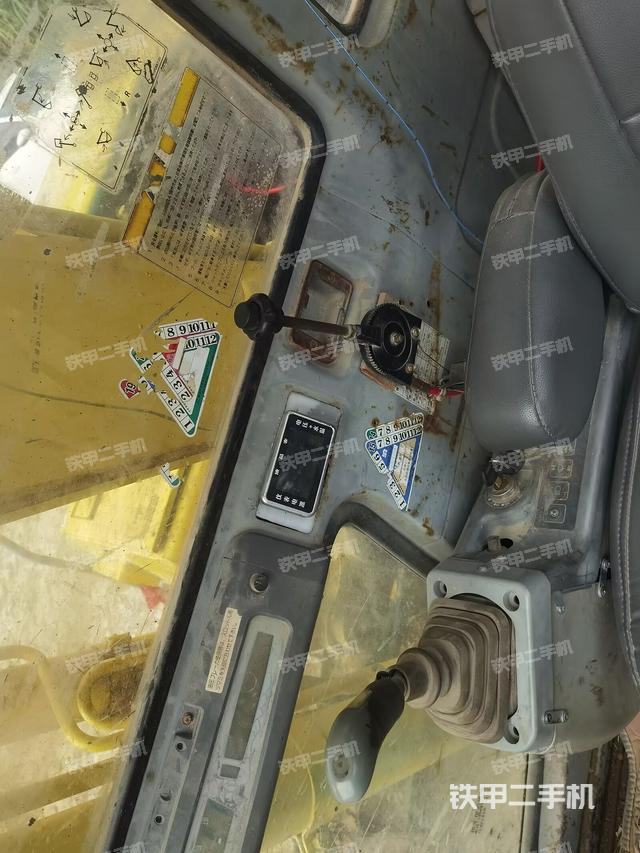 座椅右側(cè)控制臺/鑰匙門/油門/含右手柄（駕駛室部分）