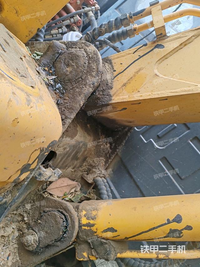 大臂根部?斜（工作和回轉(zhuǎn)裝置）