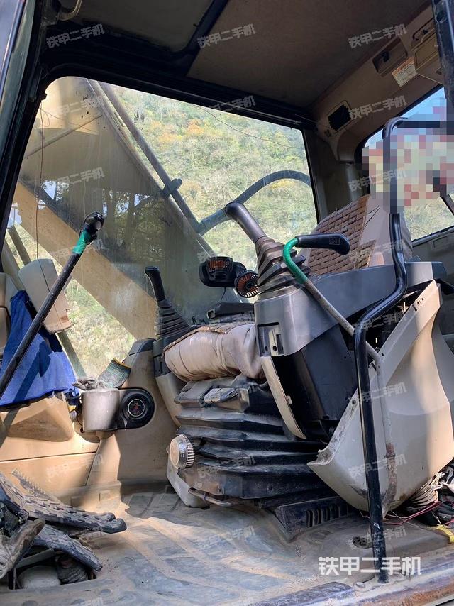 駕駛室整體（整機外觀）