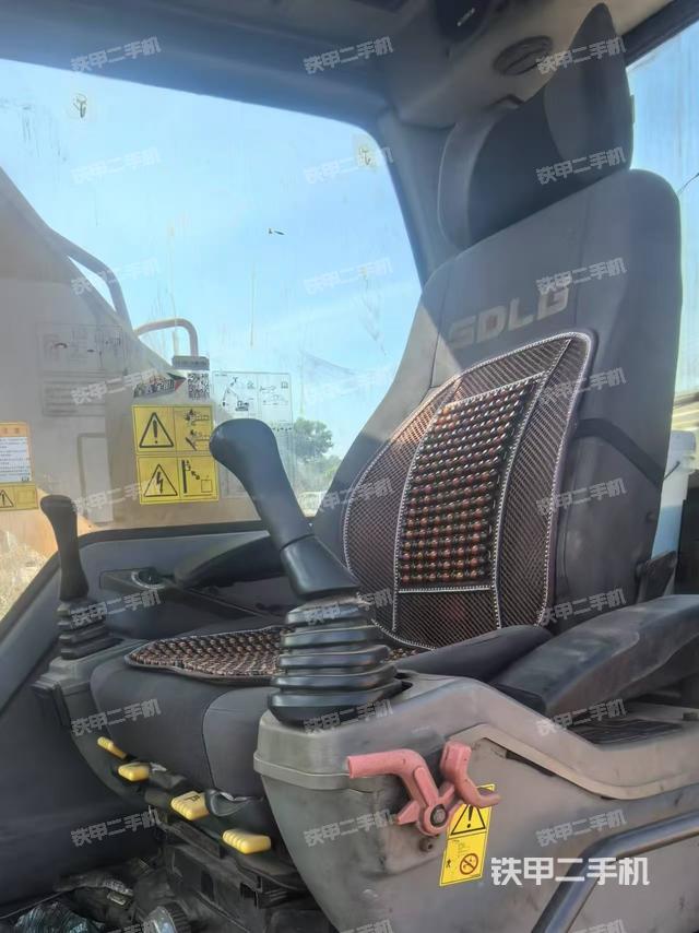 駕駛室整體（整機外觀）