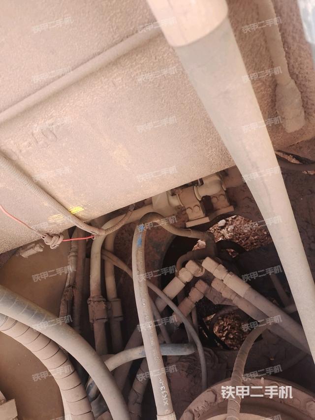 中央回轉(zhuǎn)接頭特寫（上車部件）