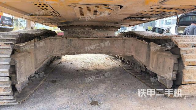 轉(zhuǎn)盤和下車架正前(工作和回轉(zhuǎn)裝置) 轉(zhuǎn)盤和下車架正前(工作和回轉(zhuǎn)裝置)