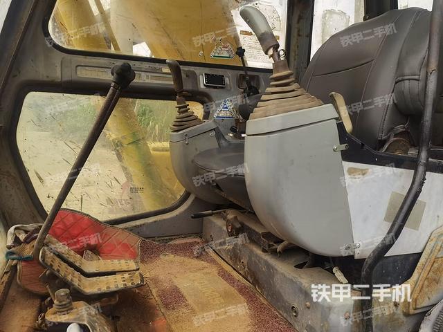 座椅左側(cè)控制臺/音響/含左手柄（駕駛室部分）