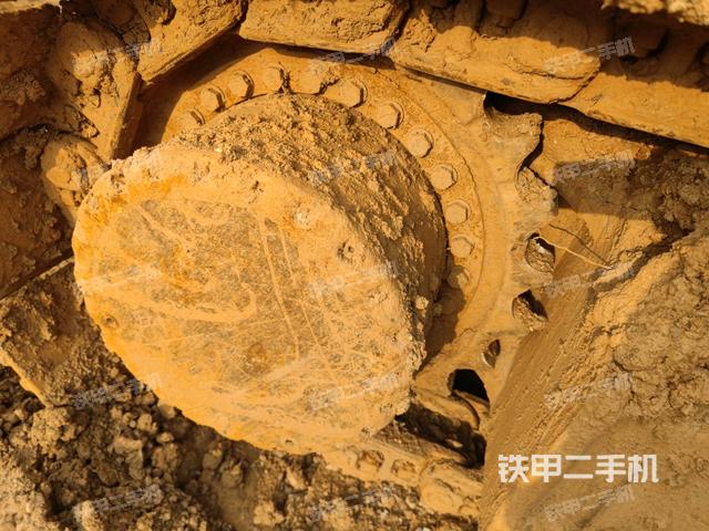 左驅(qū)動輪（行走機(jī)構(gòu)）