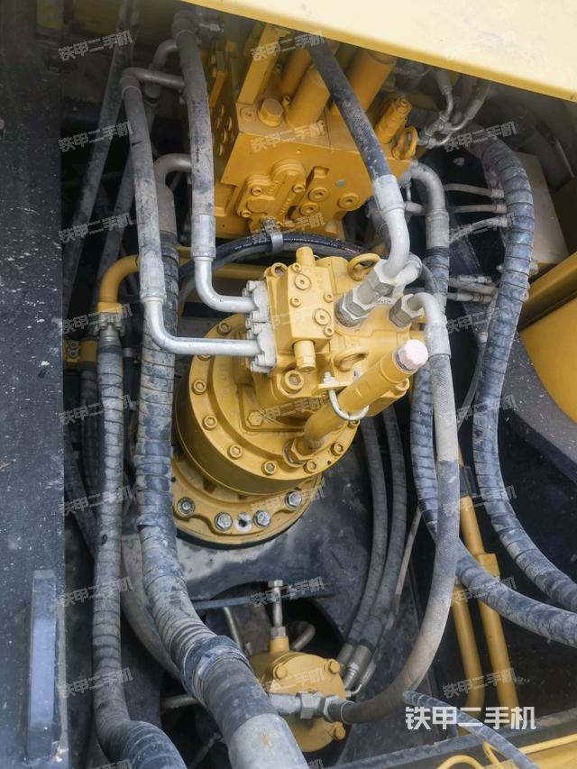 回轉(zhuǎn)馬達(dá)和主控閥（整機(jī)外觀）