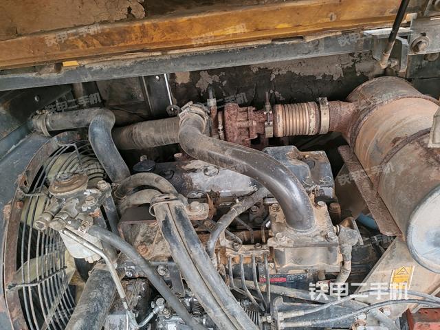 發(fā)動(dòng)機(jī)室（上車(chē)部件）