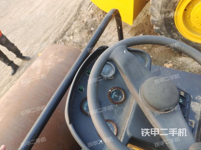 操作把手（壓路機駕駛室）